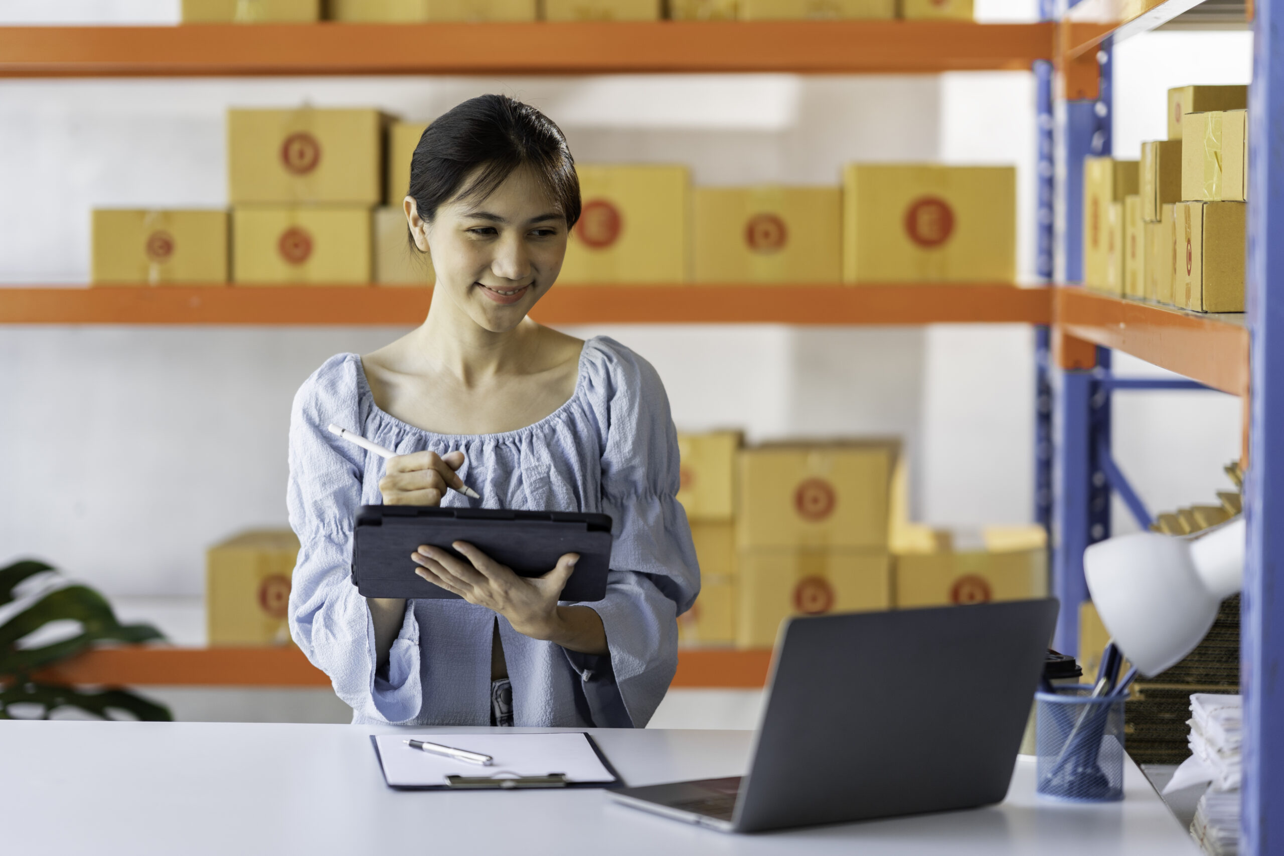 starting-small-businesses-sme-owners-female-entrep-2023-11-27-05-24-35-utc